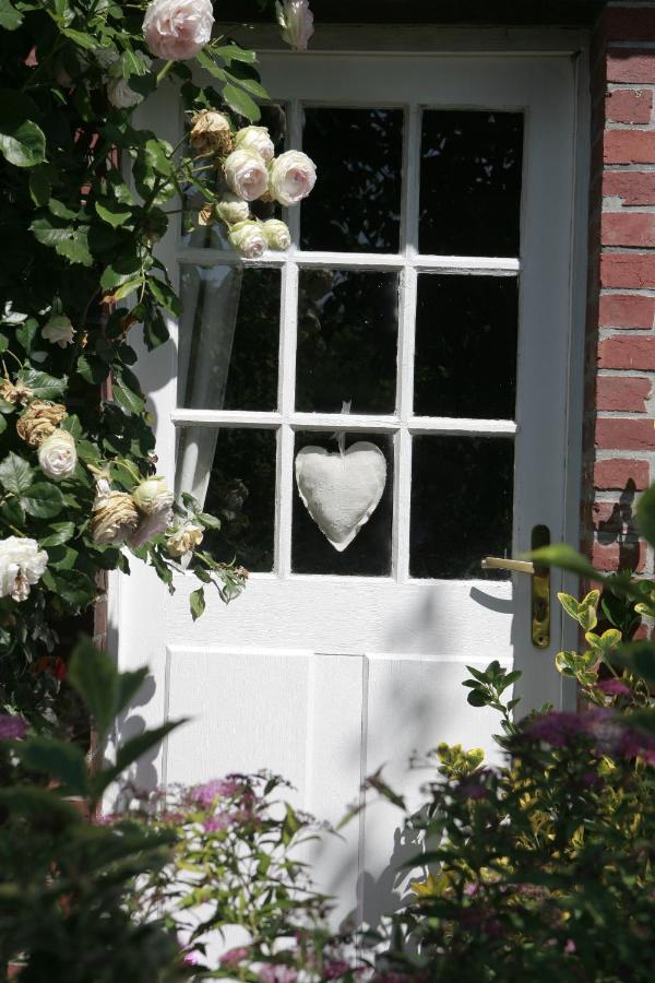 Chambre Meublee "La Roseliere" Sainte-Colombe  Exterior foto